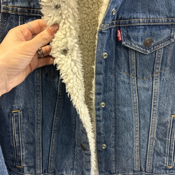 Levi’s Blue Denim Jacket with White Sherpa Lining size XS - Picture 2 of 3
